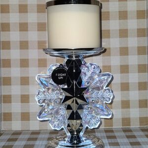 New! Bath & Body Works SNOWFLAKE Light-up 3-Wick Pedestal Candle Holder